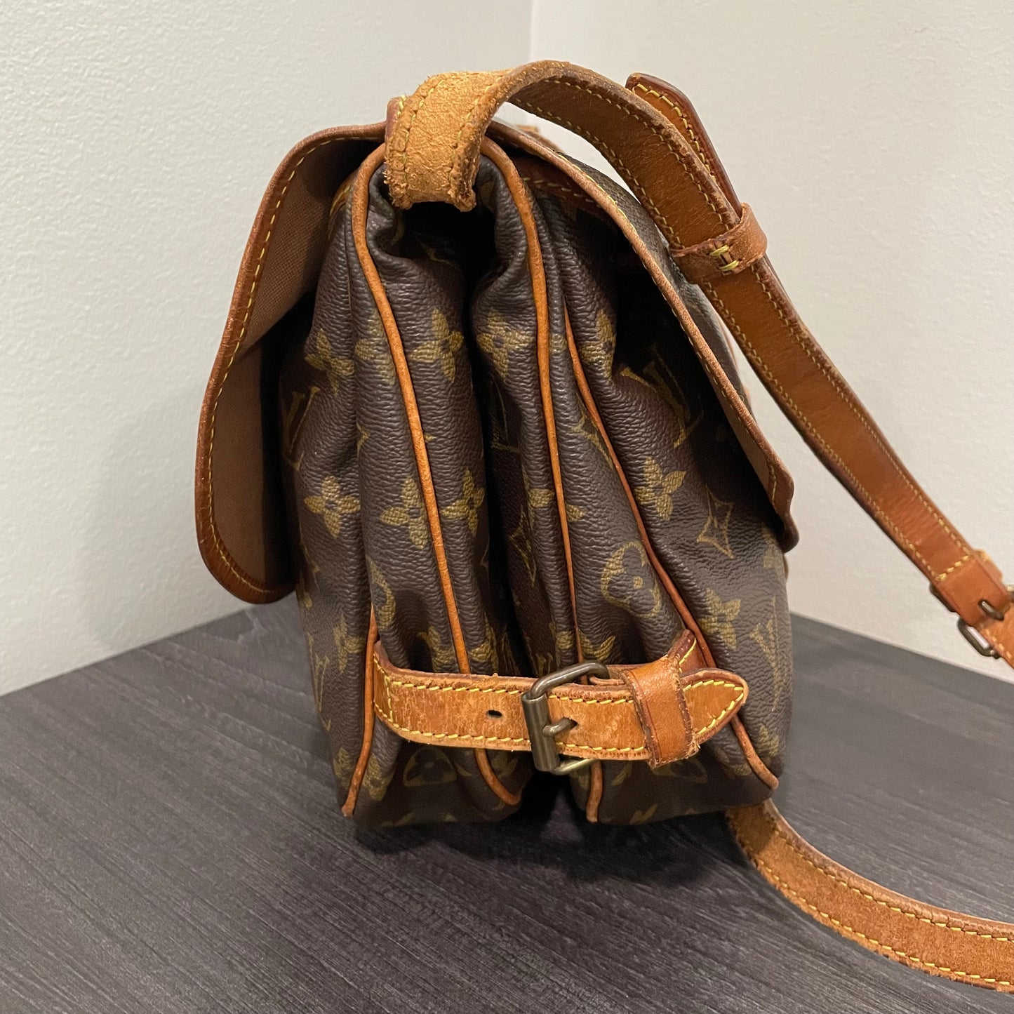 #882 LOUIS VUITTON Monogram Saumur 28