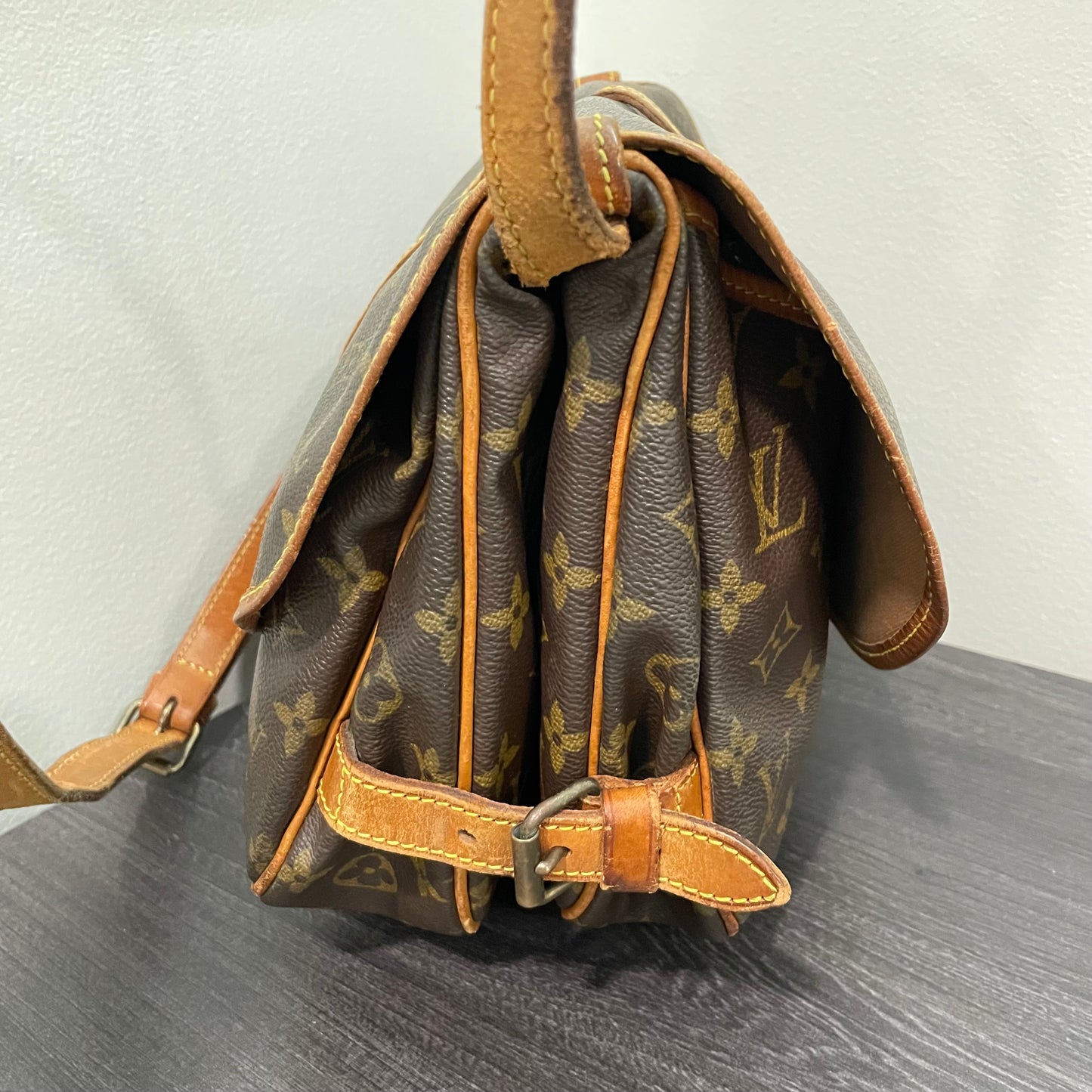 #882 LOUIS VUITTON Monogram Saumur 28