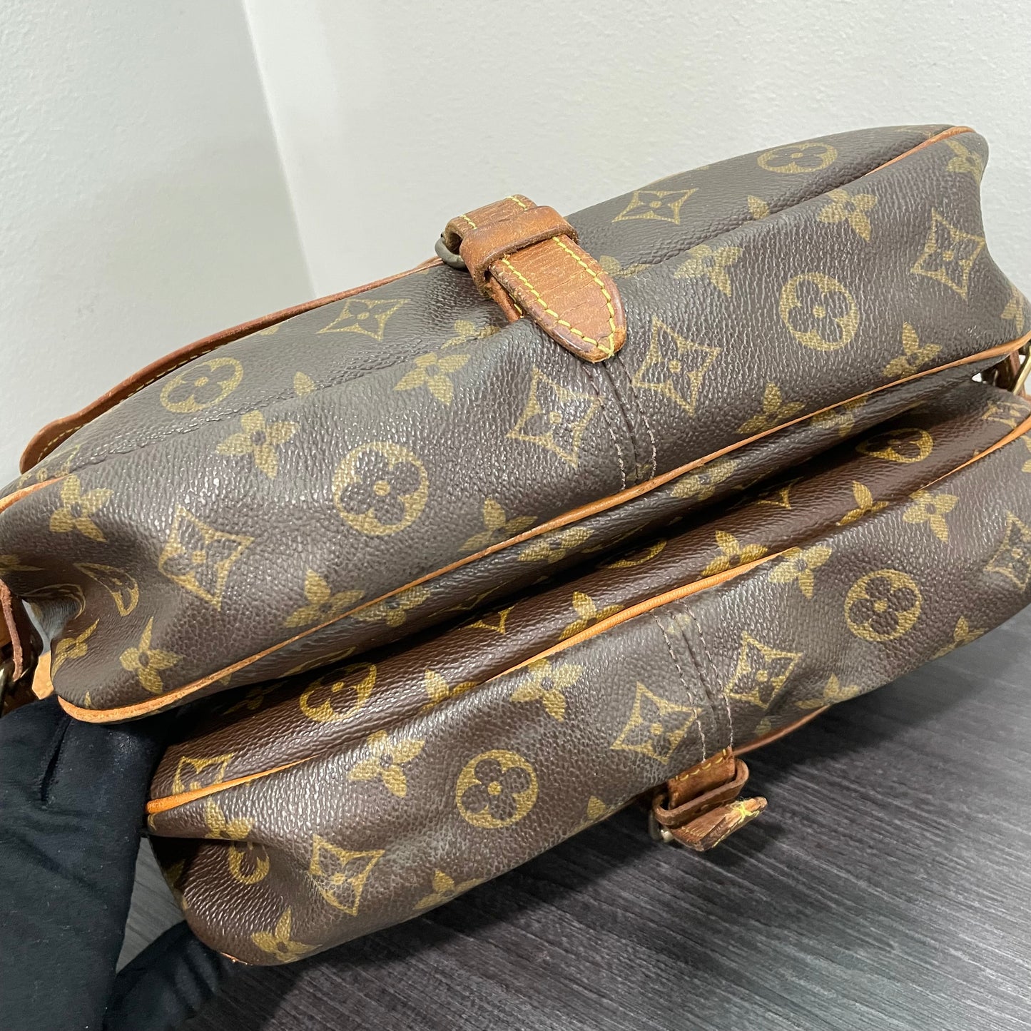 #882 LOUIS VUITTON Monogram Saumur 28