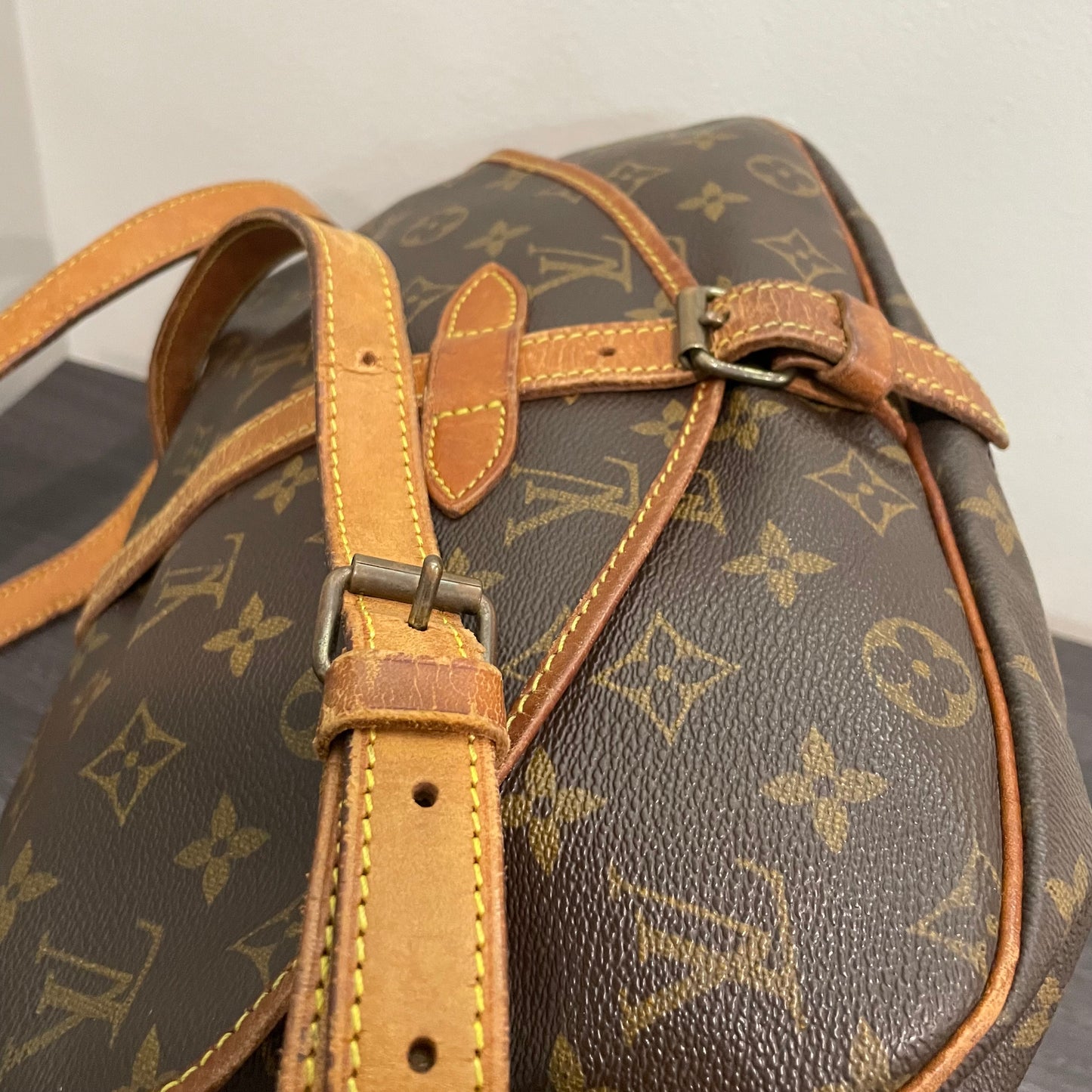 #882 LOUIS VUITTON Monogram Saumur 28