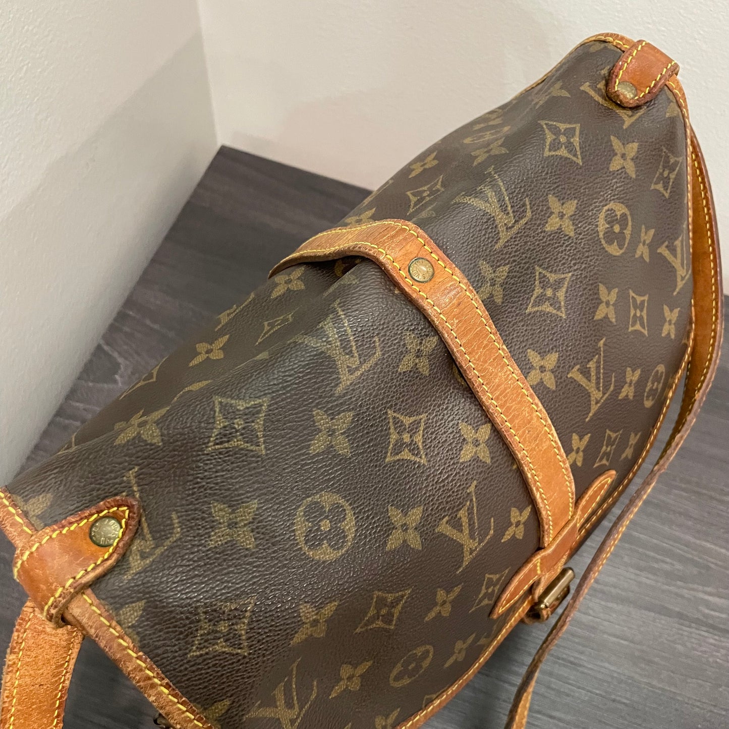 #882 LOUIS VUITTON Monogram Saumur 28