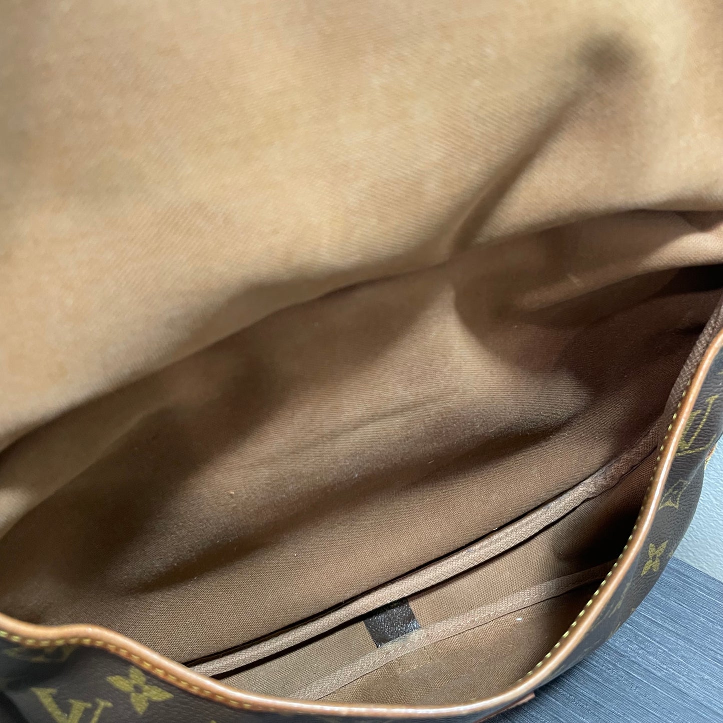 #882 LOUIS VUITTON Monogram Saumur 28