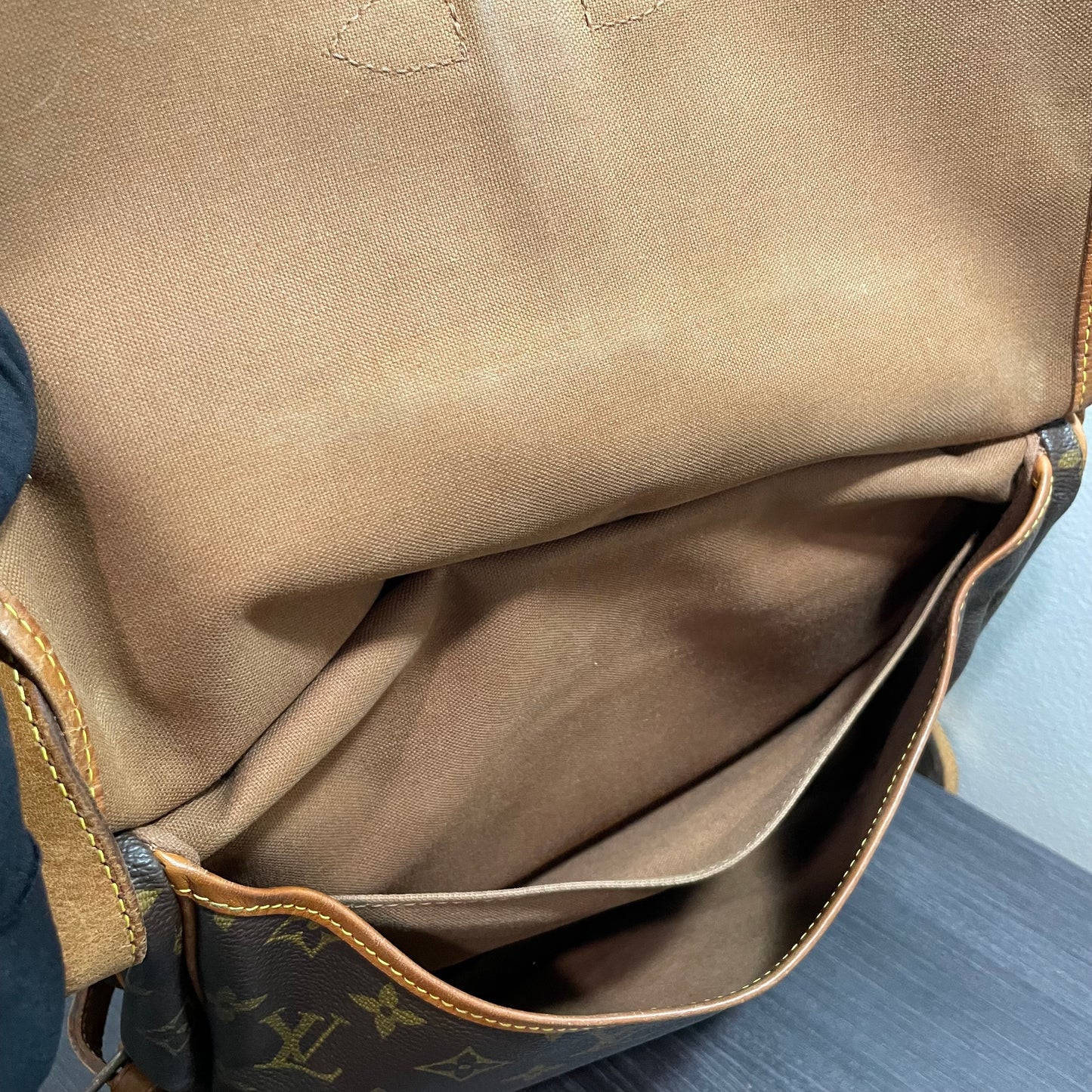#882 LOUIS VUITTON Monogram Saumur 28