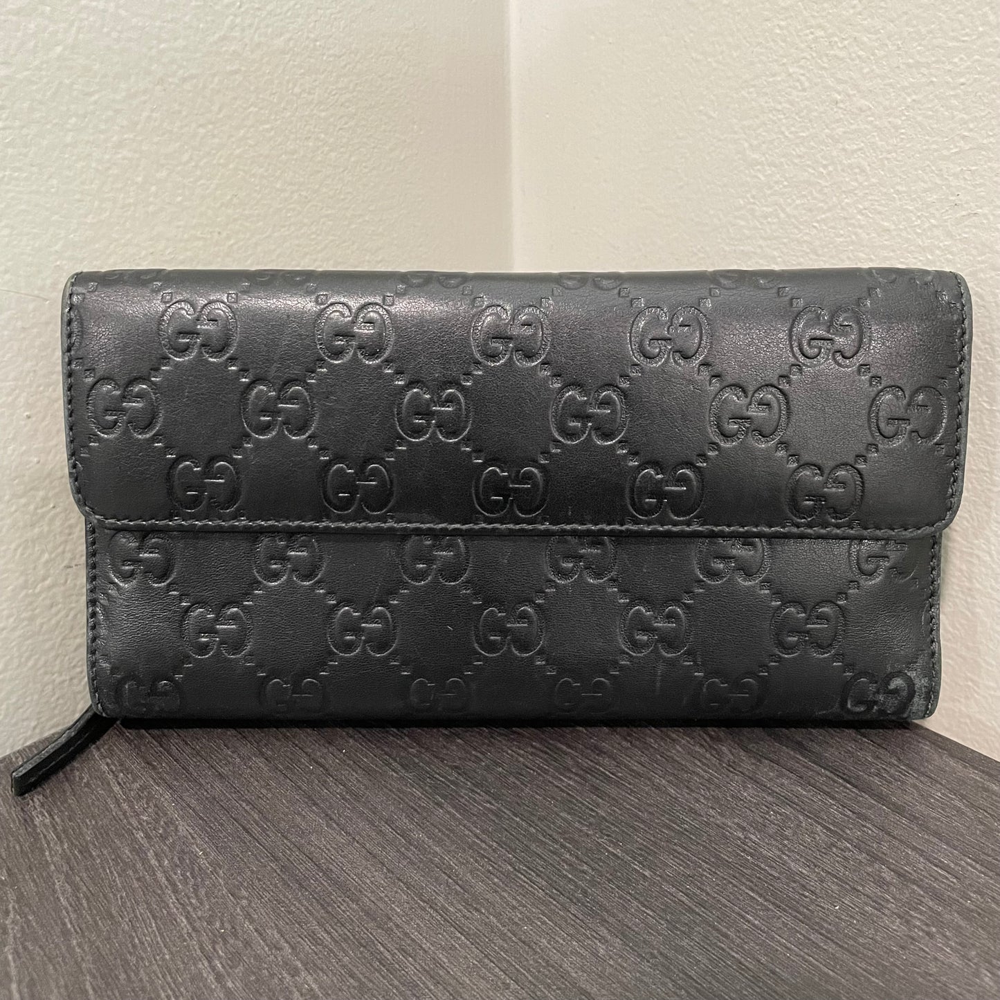 #902 GUCCI Black Leather Dual Zippy & Trifold Wallet