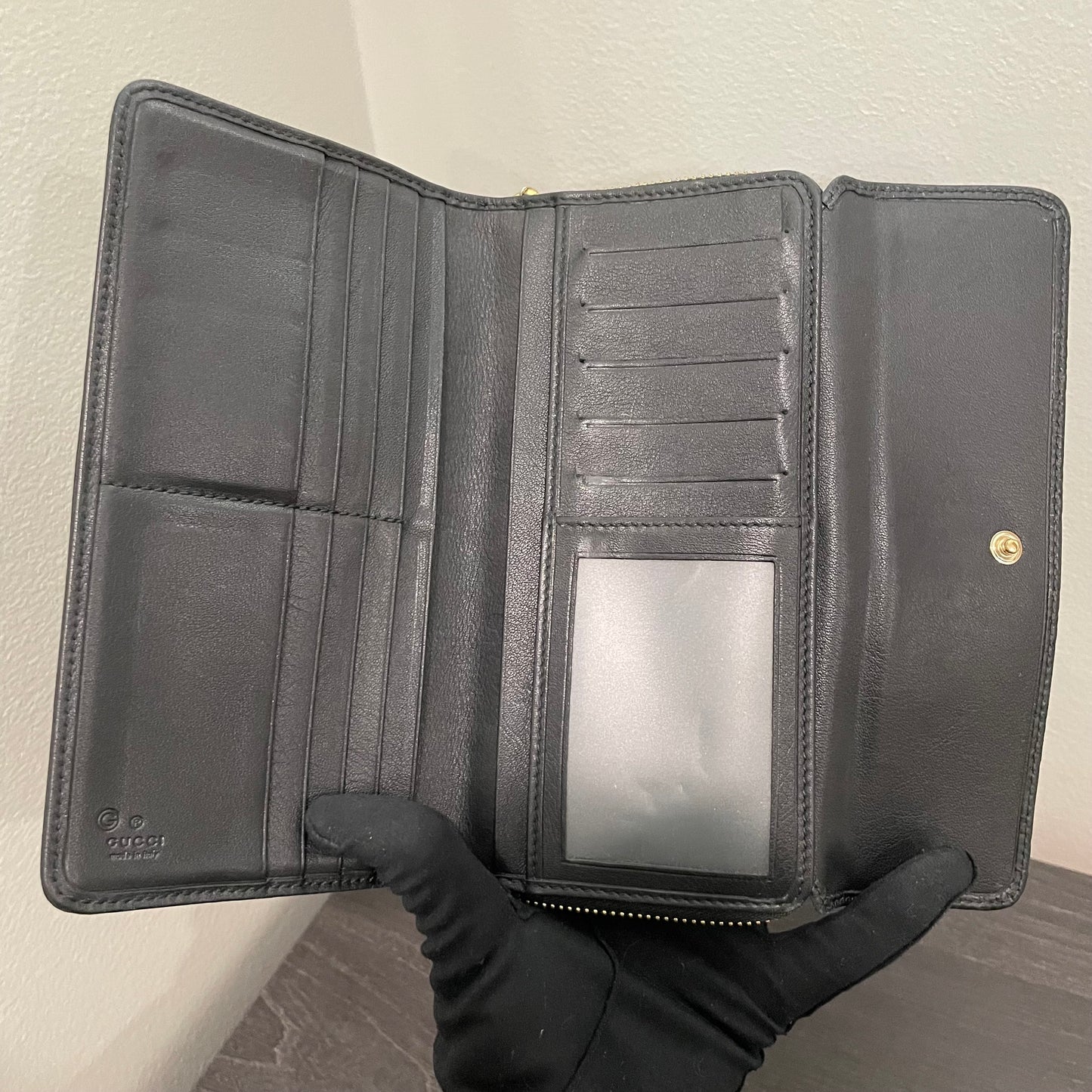 #902 GUCCI Black Leather Dual Zippy & Trifold Wallet