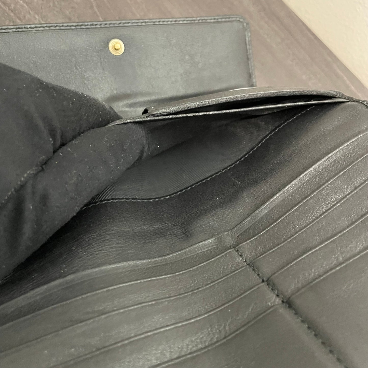 #902 GUCCI Black Leather Dual Zippy & Trifold Wallet