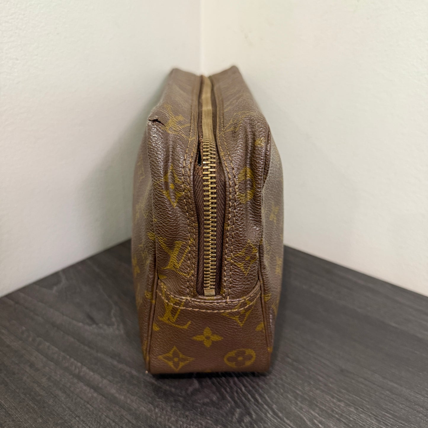 1015-19 LOUIS VUITTON Monogram Cosmetics Travel Case