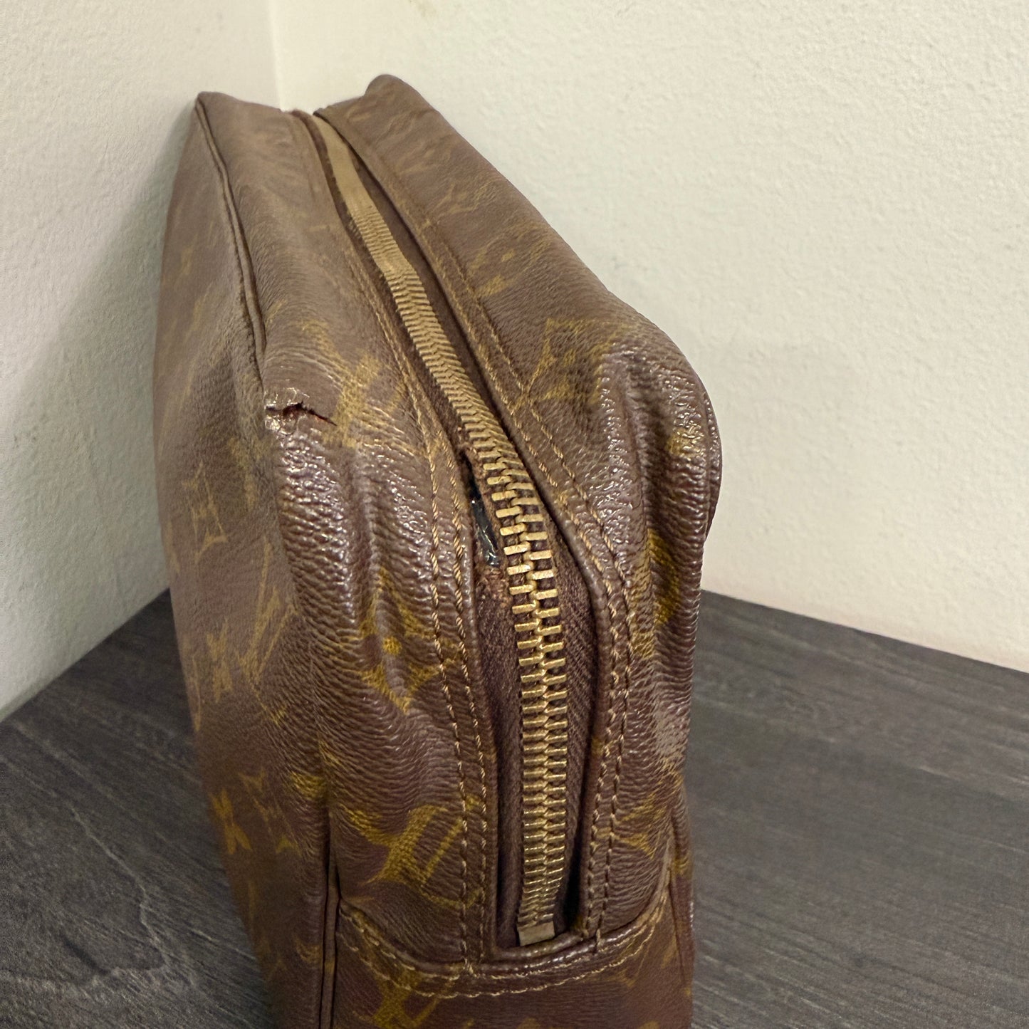 1015-19 LOUIS VUITTON Monogram Cosmetics Travel Case