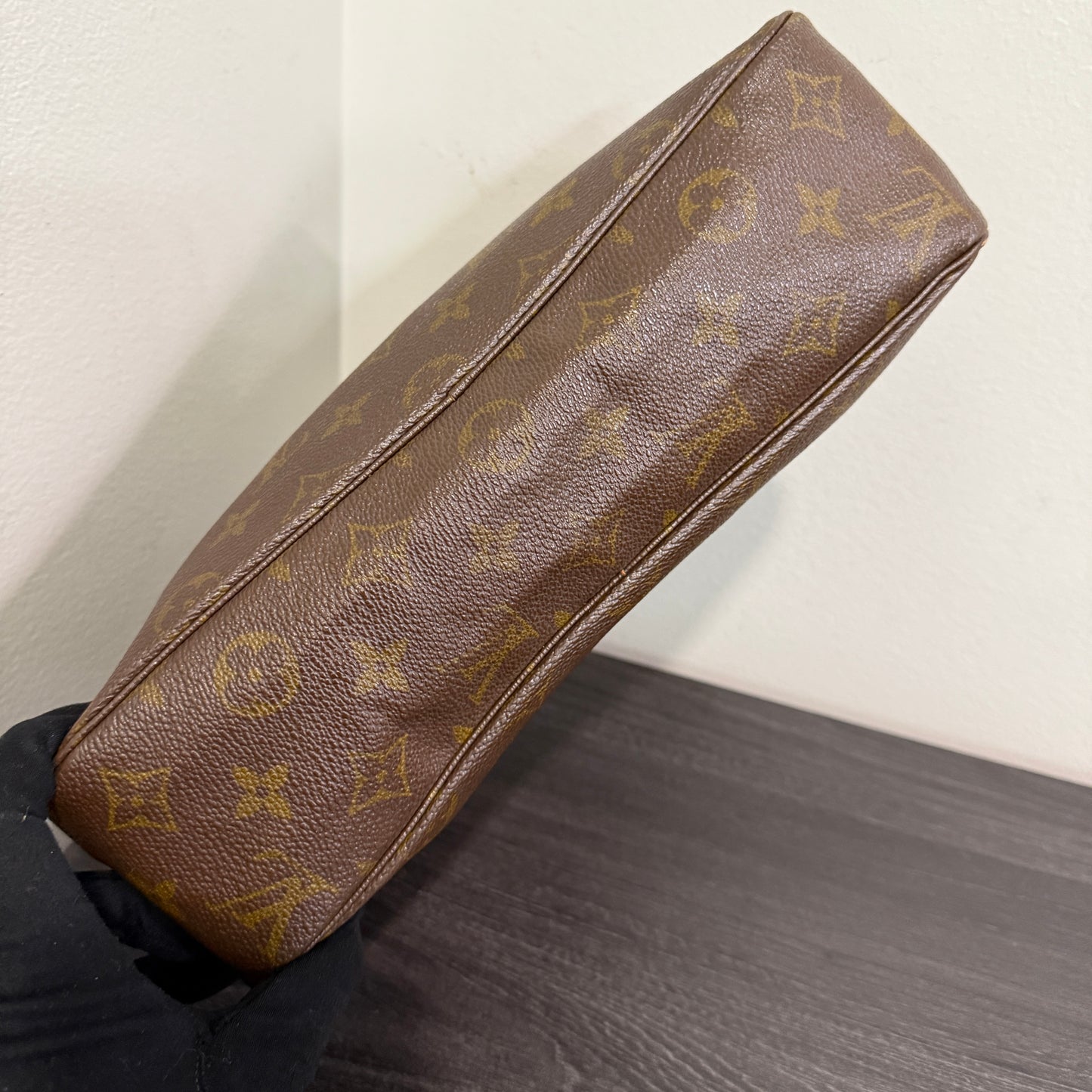 1015-19 LOUIS VUITTON Monogram Cosmetics Travel Case