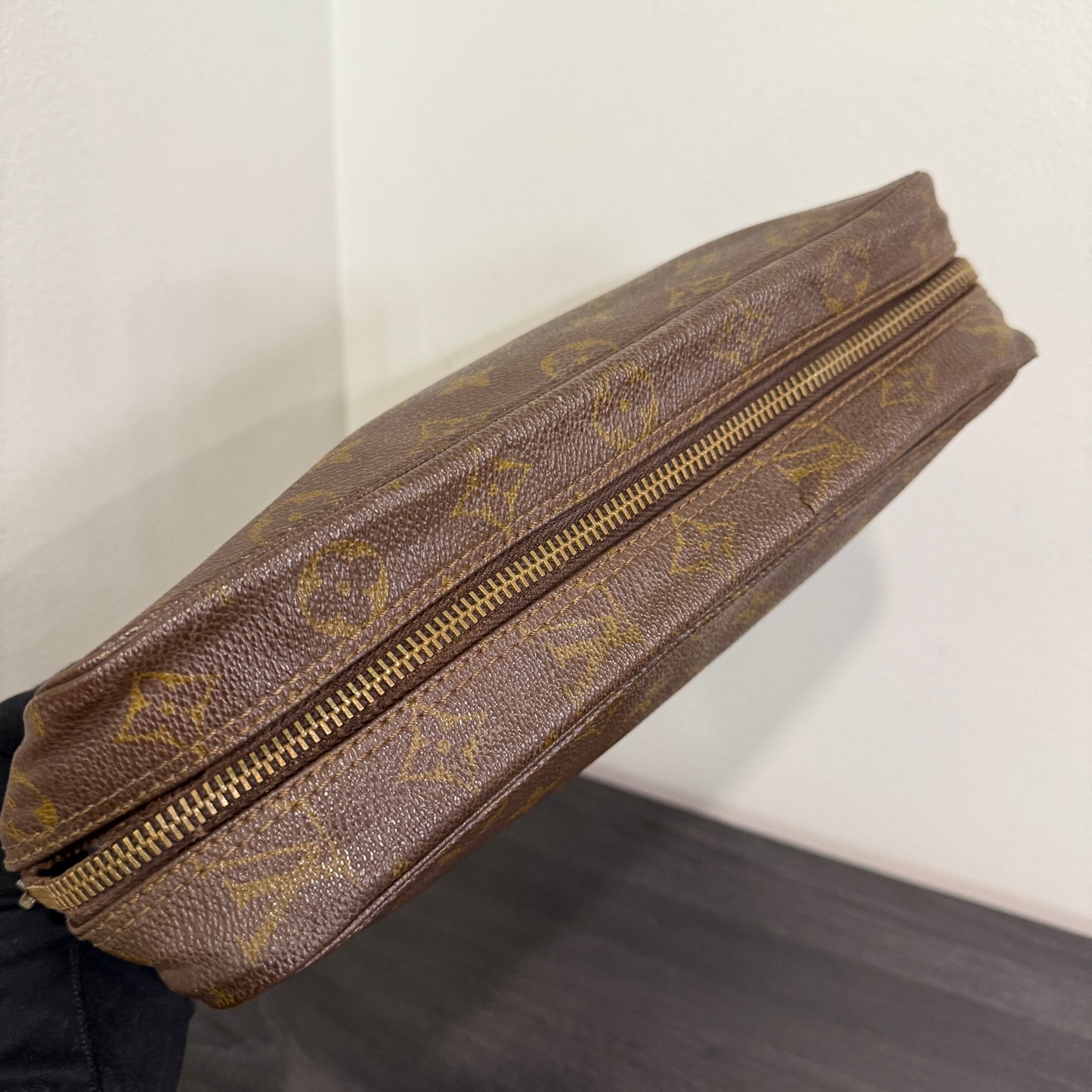 1015-19 LOUIS VUITTON Monogram Cosmetics Travel Case