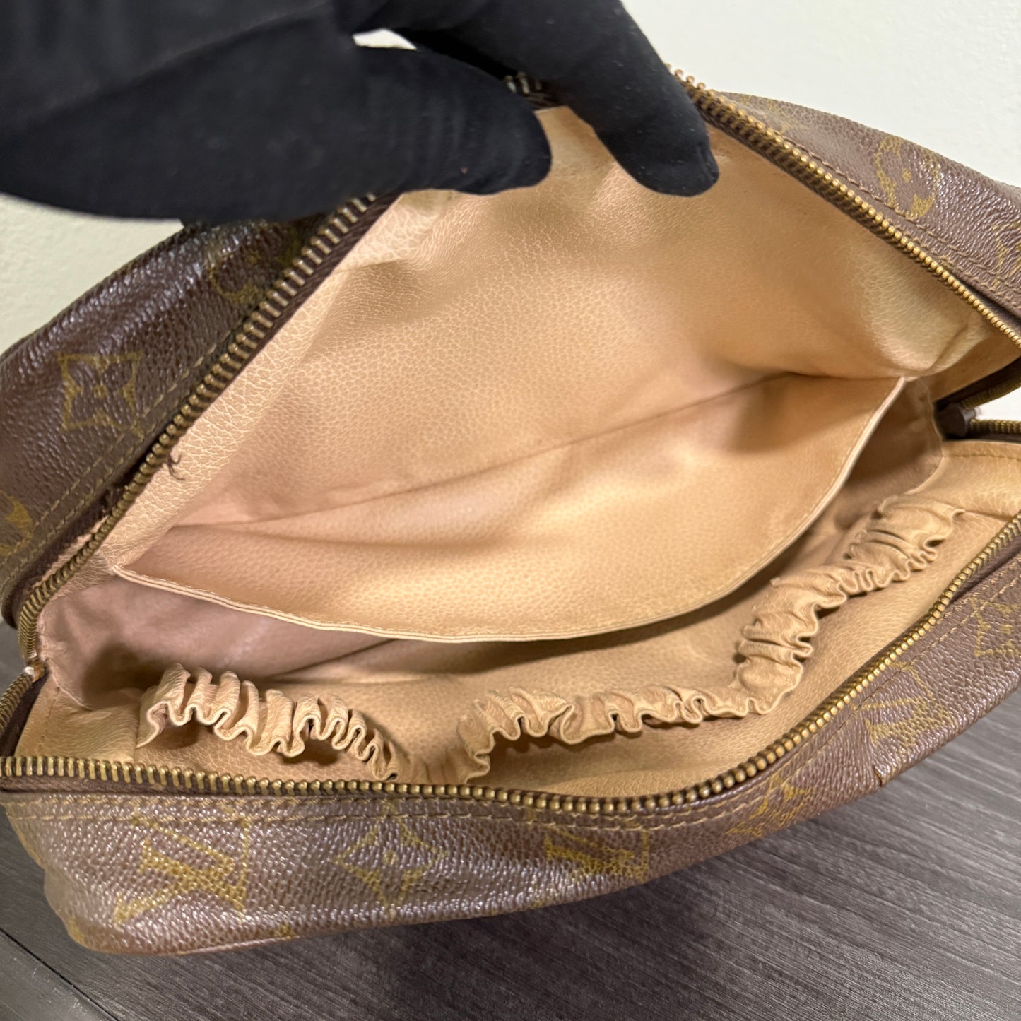 1015-19 LOUIS VUITTON Monogram Cosmetics Travel Case