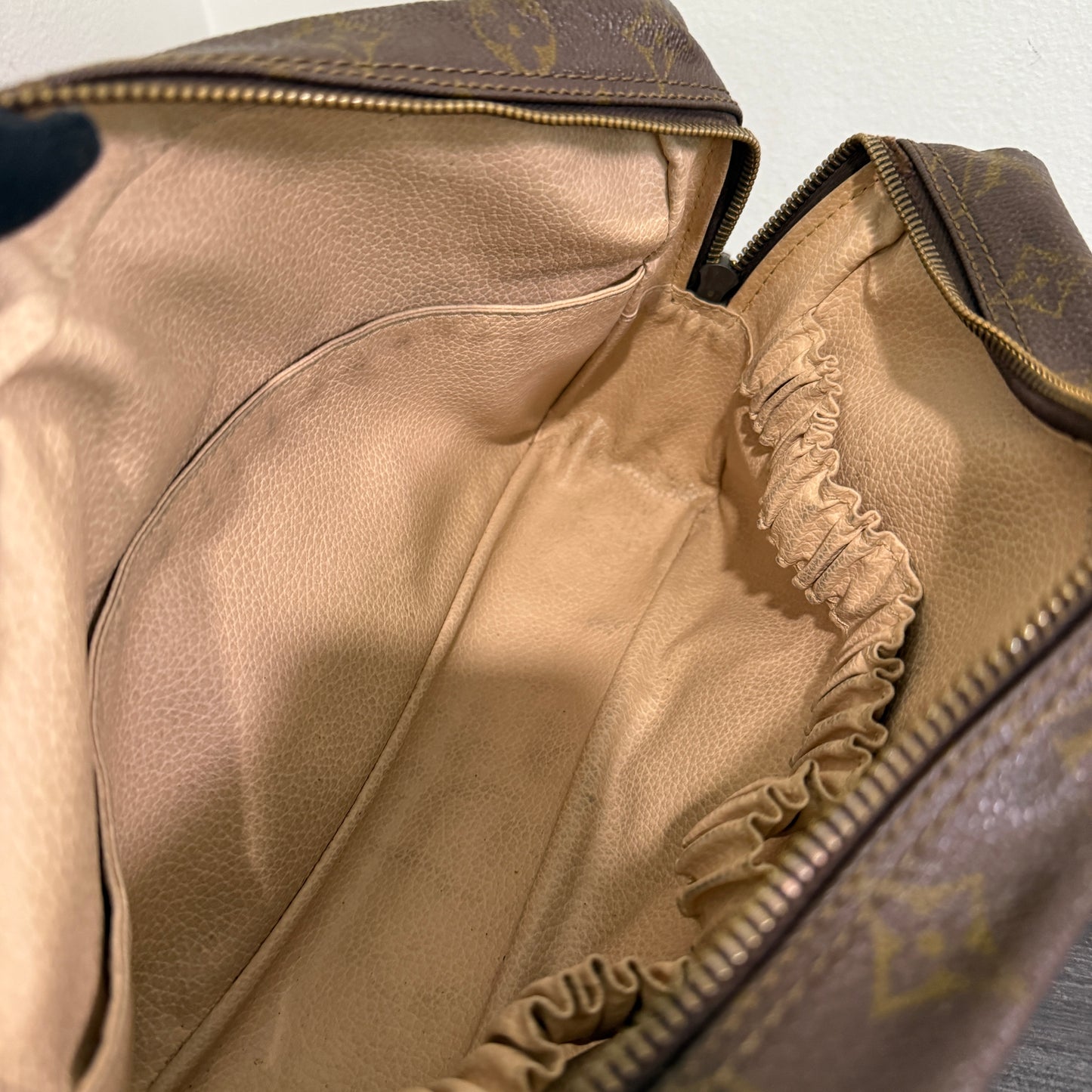1015-19 LOUIS VUITTON Monogram Cosmetics Travel Case