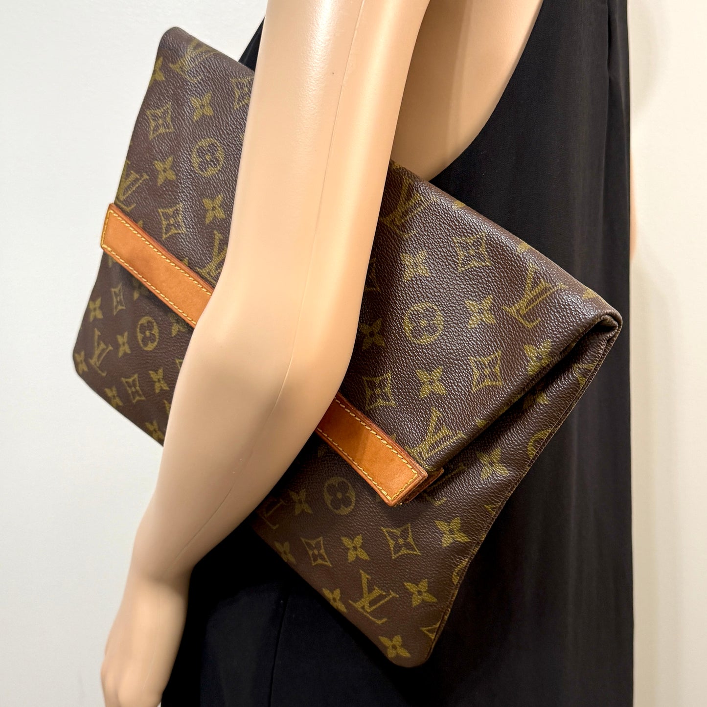 1015-18 LOUIS VUITTON Monogram Vintage Pochette Pliante
