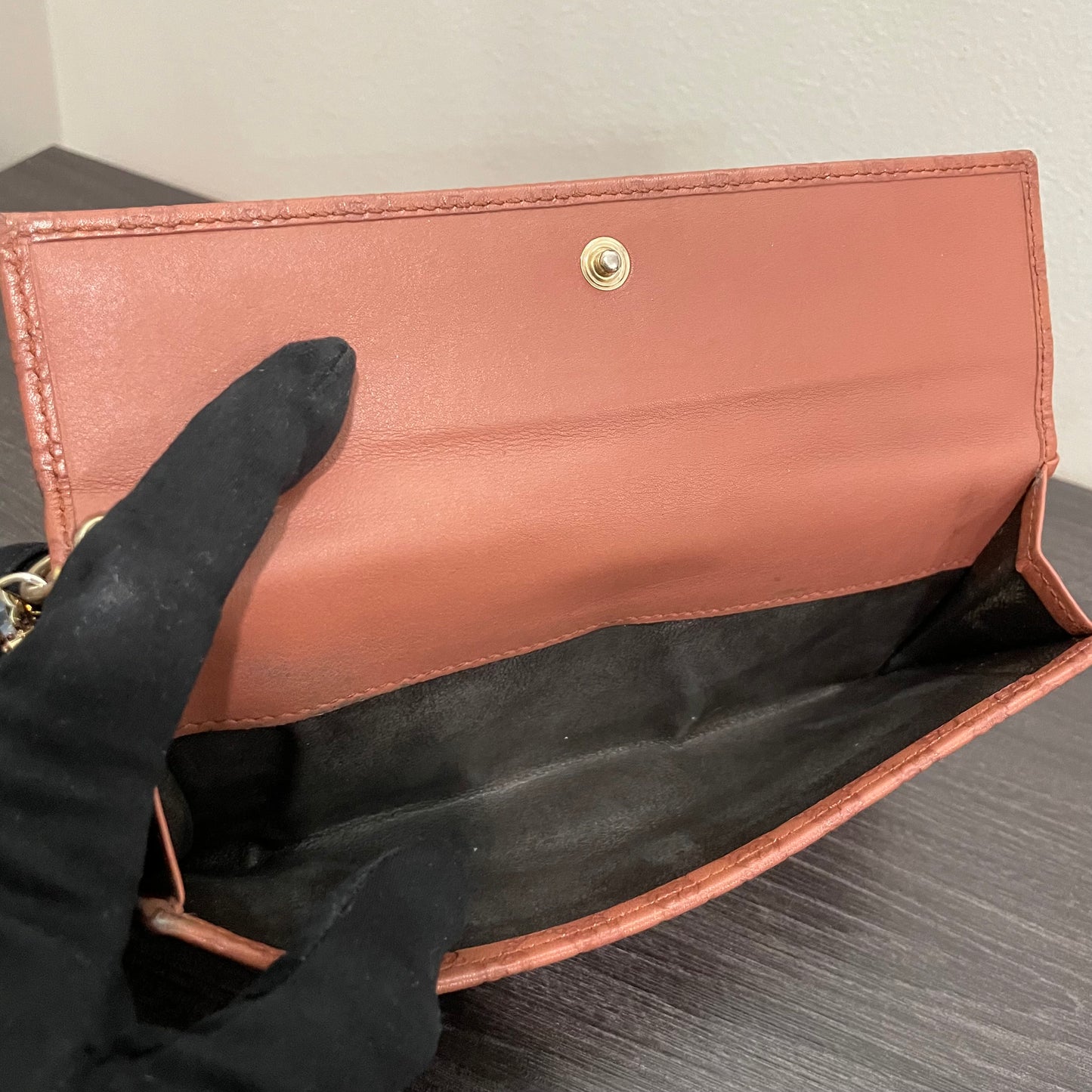 #905 GUCCI Rose Leather Bifold Wallet