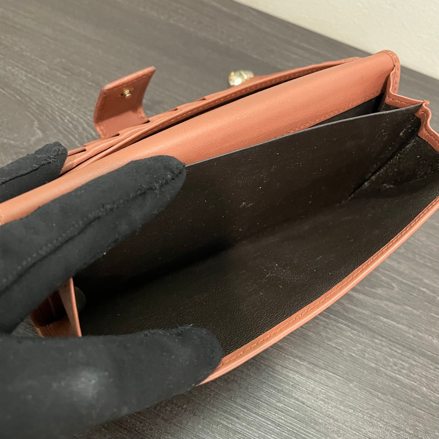 #905 GUCCI Rose Leather Bifold Wallet