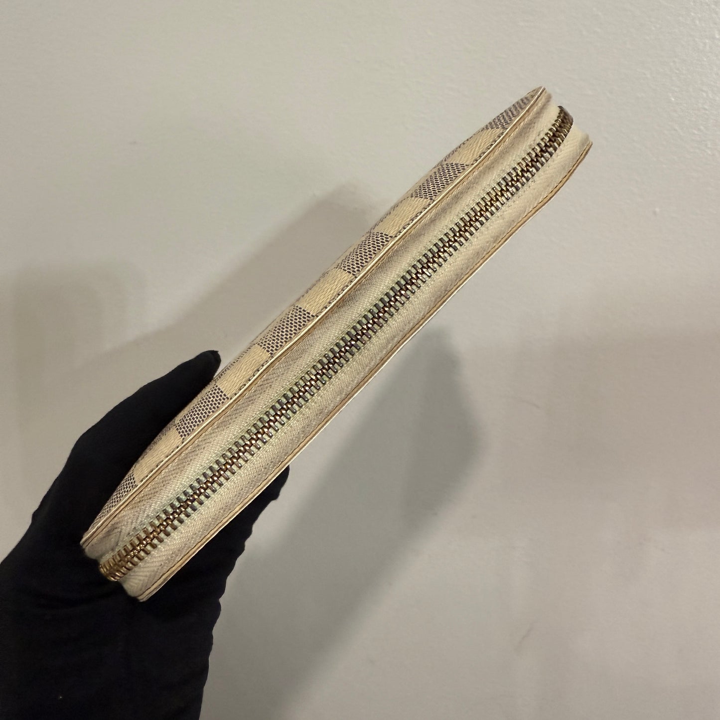 LOUIS VUITTON Damier Azur Zippy Wallet