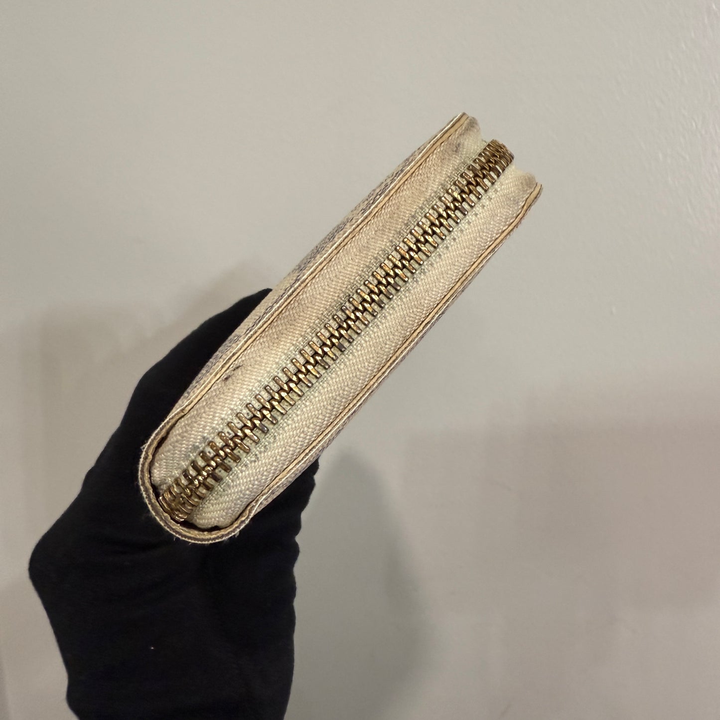 LOUIS VUITTON Damier Azur Zippy Wallet