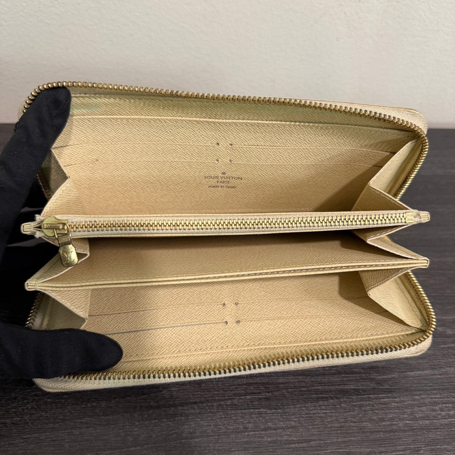 LOUIS VUITTON Damier Azur Zippy Wallet