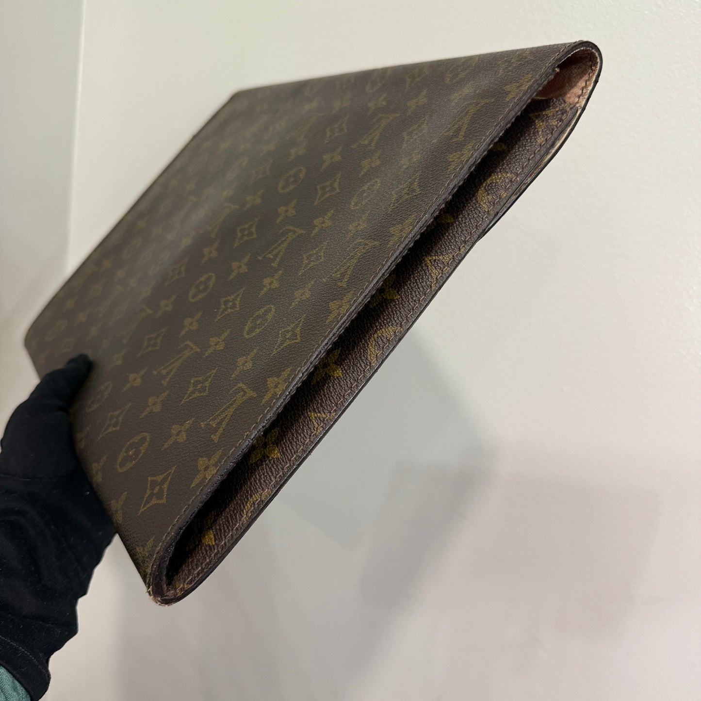1015-17 LOUIS VUITTON Monogram Document Case