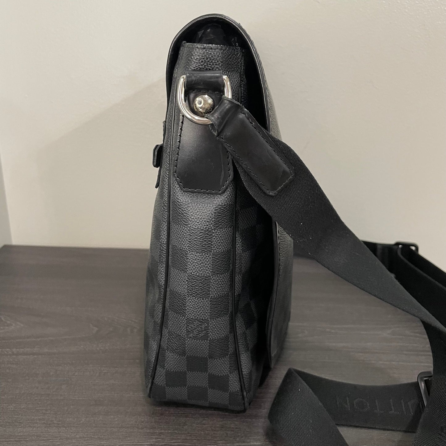 Louis Vuitton Daniel Messenger Bag Damier Graphite MM