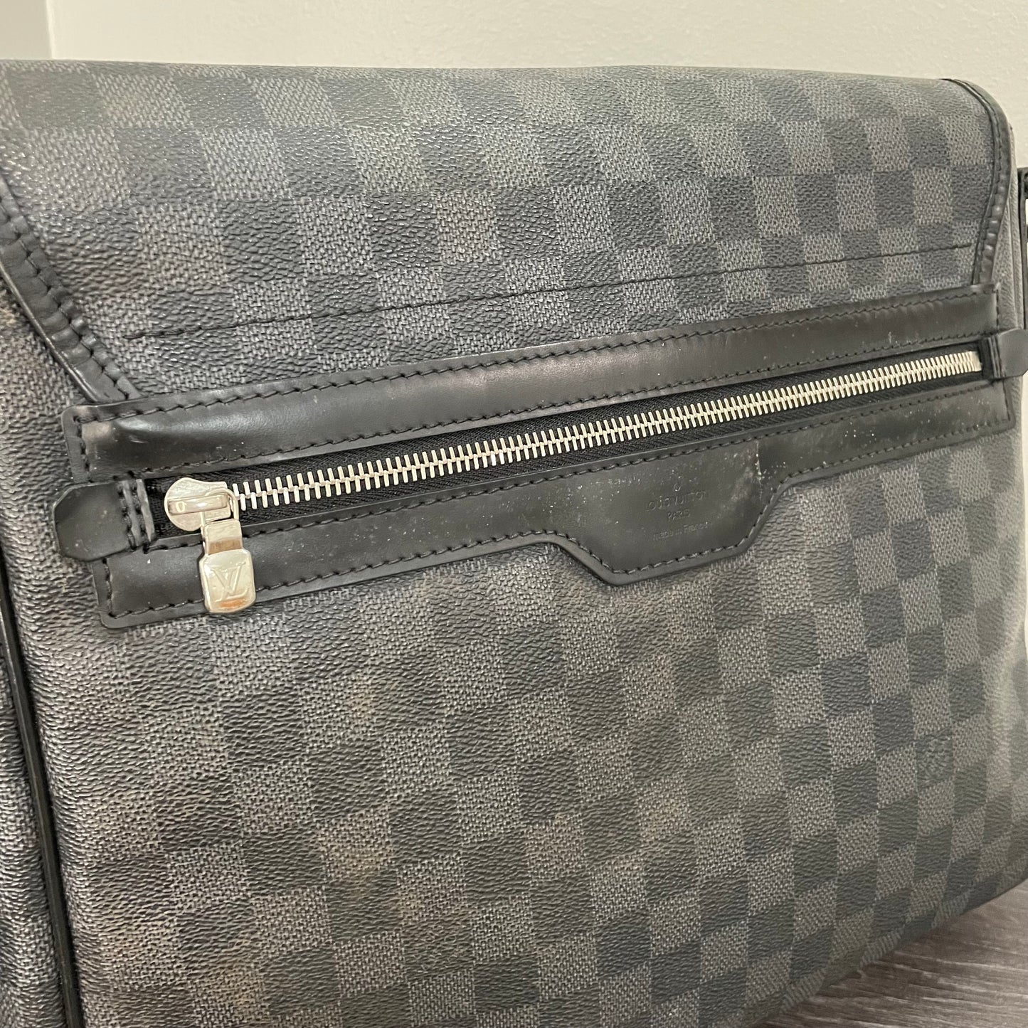 Louis Vuitton Daniel Messenger Bag Damier Graphite MM