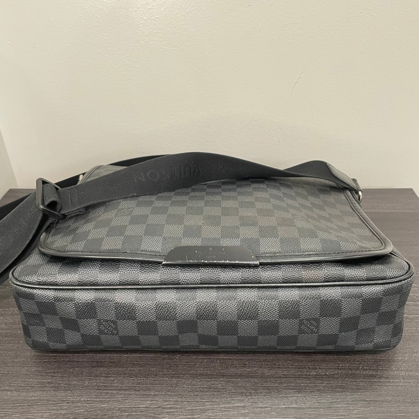 Louis Vuitton Daniel Messenger Bag Damier Graphite MM