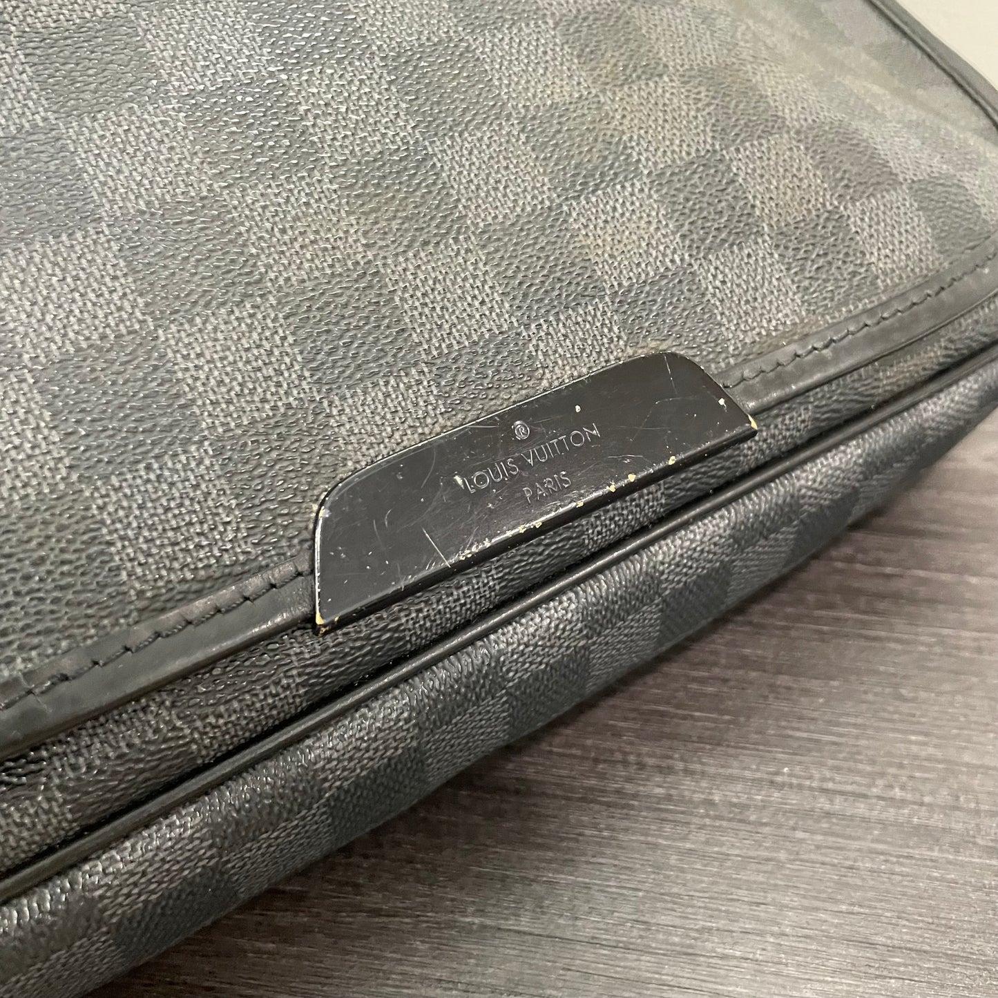 Louis Vuitton Daniel Messenger Bag Damier Graphite MM