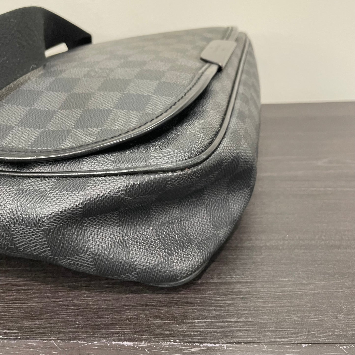Louis Vuitton Daniel Messenger Bag Damier Graphite MM
