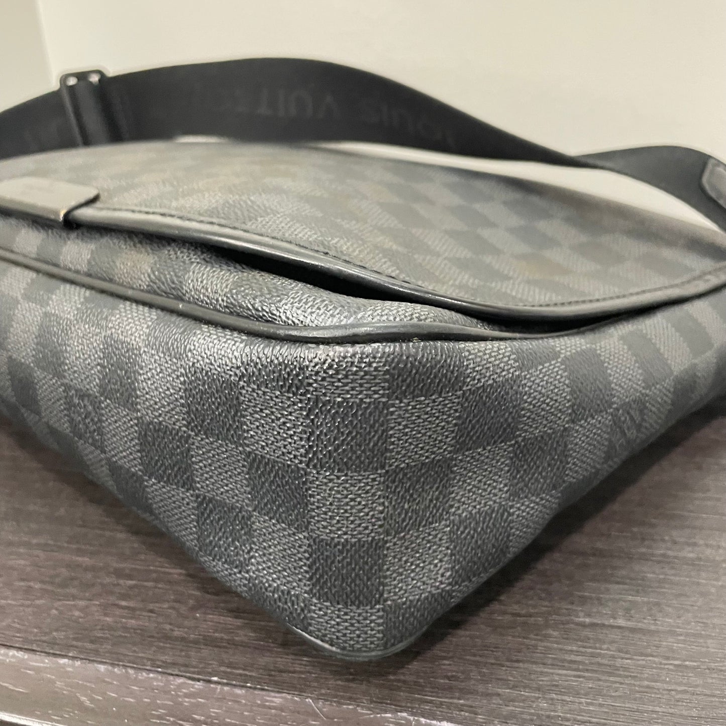 Louis Vuitton Daniel Messenger Bag Damier Graphite MM