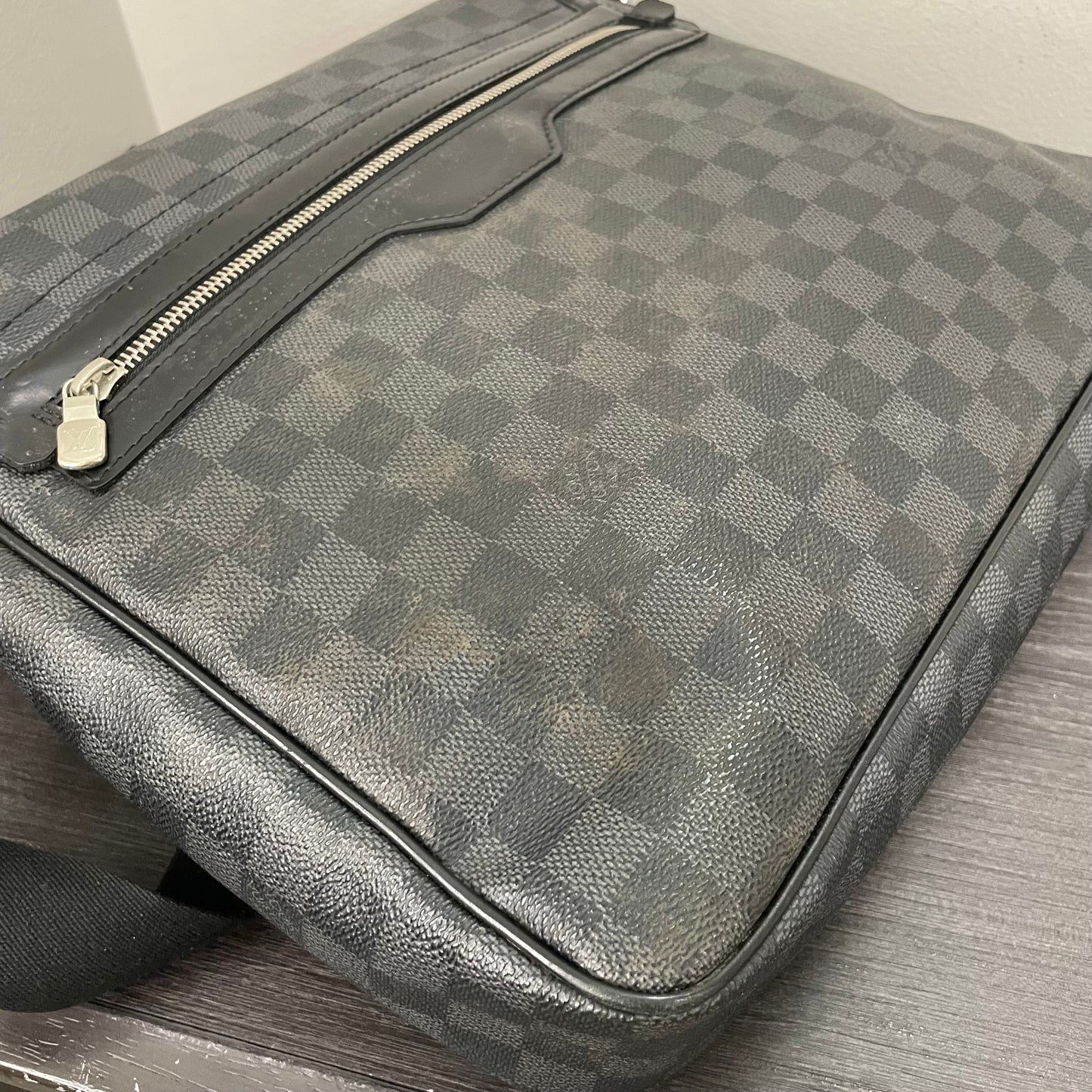Louis Vuitton Daniel Messenger Bag Damier Graphite MM