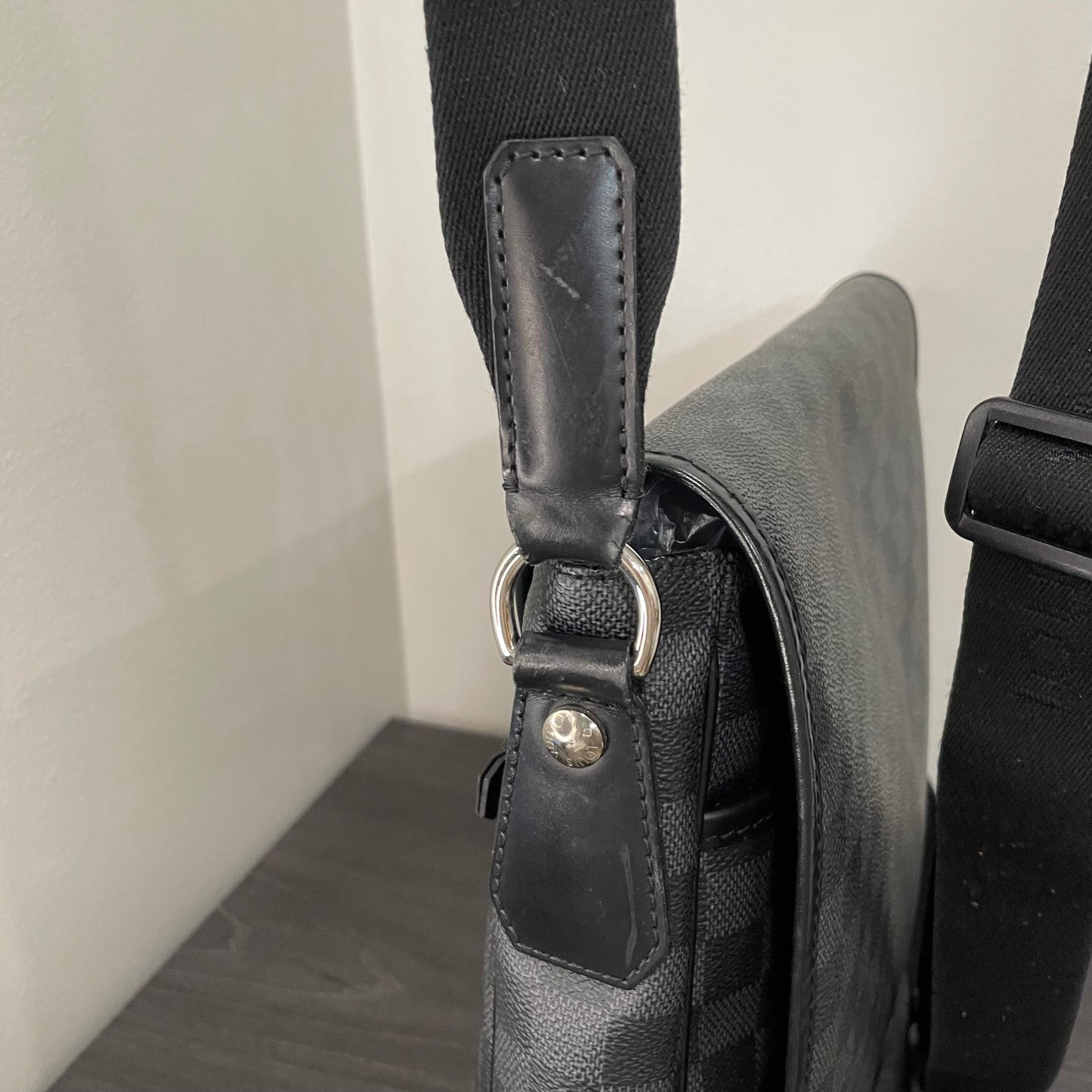 Louis Vuitton Daniel Messenger Bag Damier Graphite MM