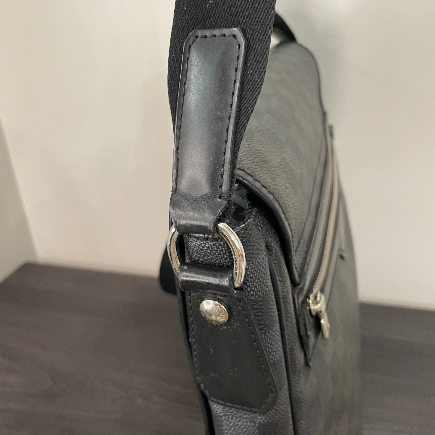 Louis Vuitton Daniel Messenger Bag Damier Graphite MM