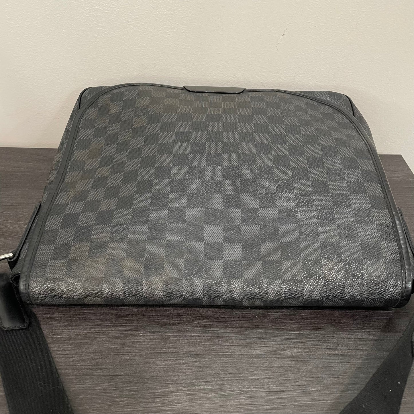 Louis Vuitton Daniel Messenger Bag Damier Graphite MM