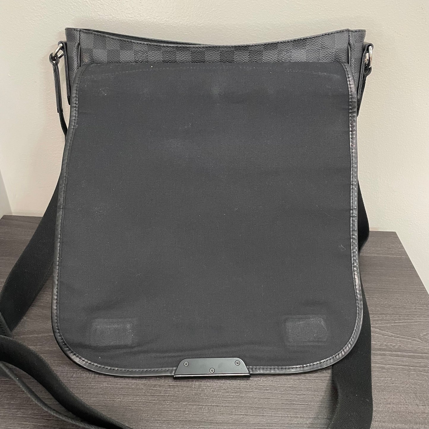 Louis Vuitton Daniel Messenger Bag Damier Graphite MM