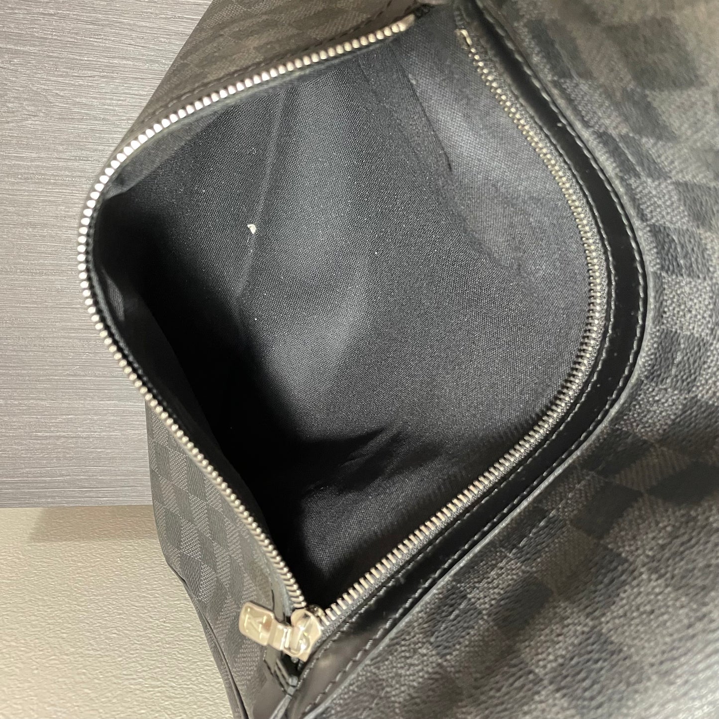 Louis Vuitton Daniel Messenger Bag Damier Graphite MM