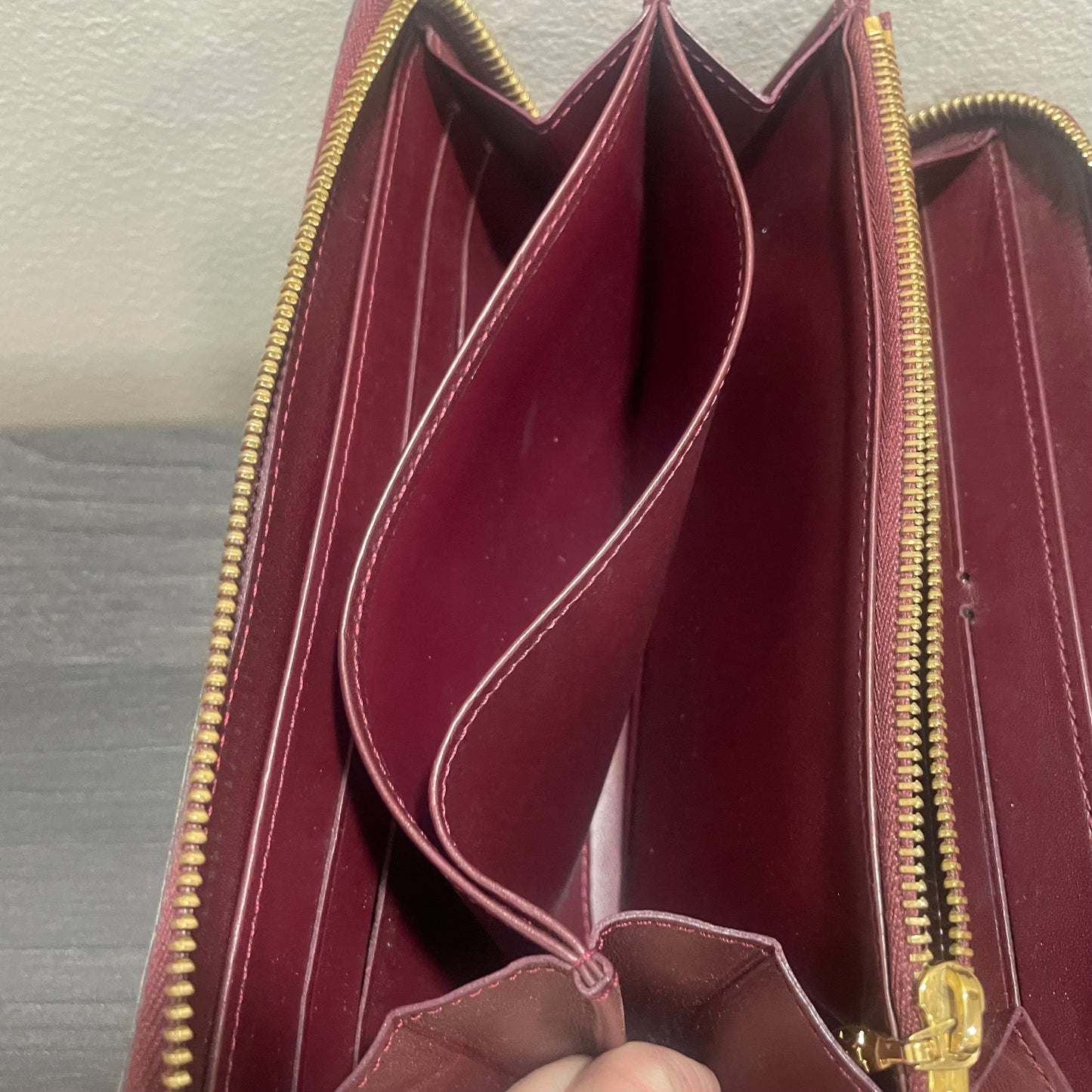 Louis Vuitton Vernis Red Zippy Wallet