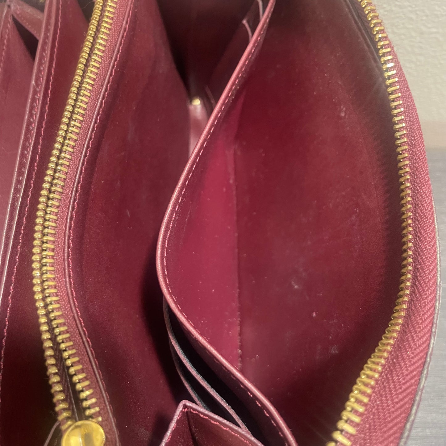 Louis Vuitton Vernis Red Zippy Wallet