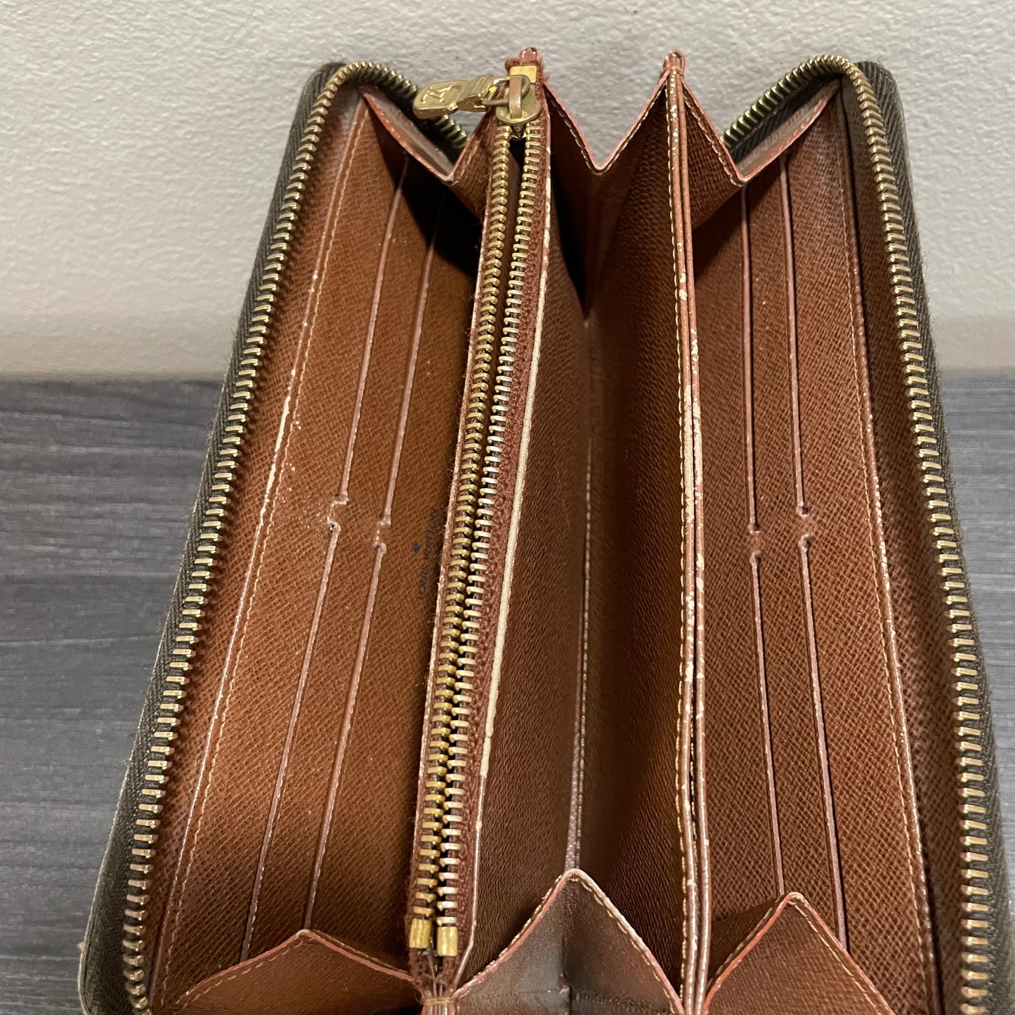 CLEARANCE Louis Vuitton Monogram Zippy Wallet