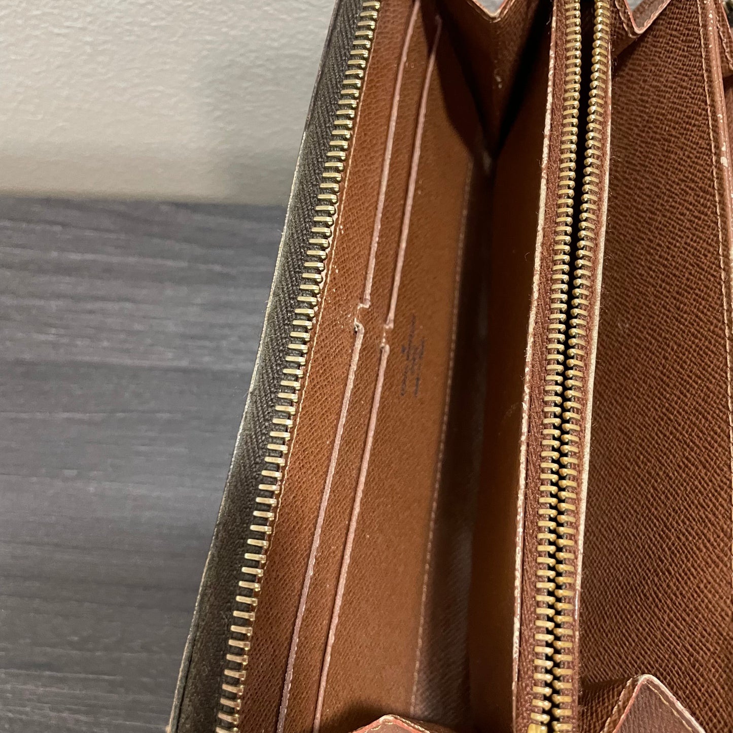 CLEARANCE Louis Vuitton Monogram Zippy Wallet