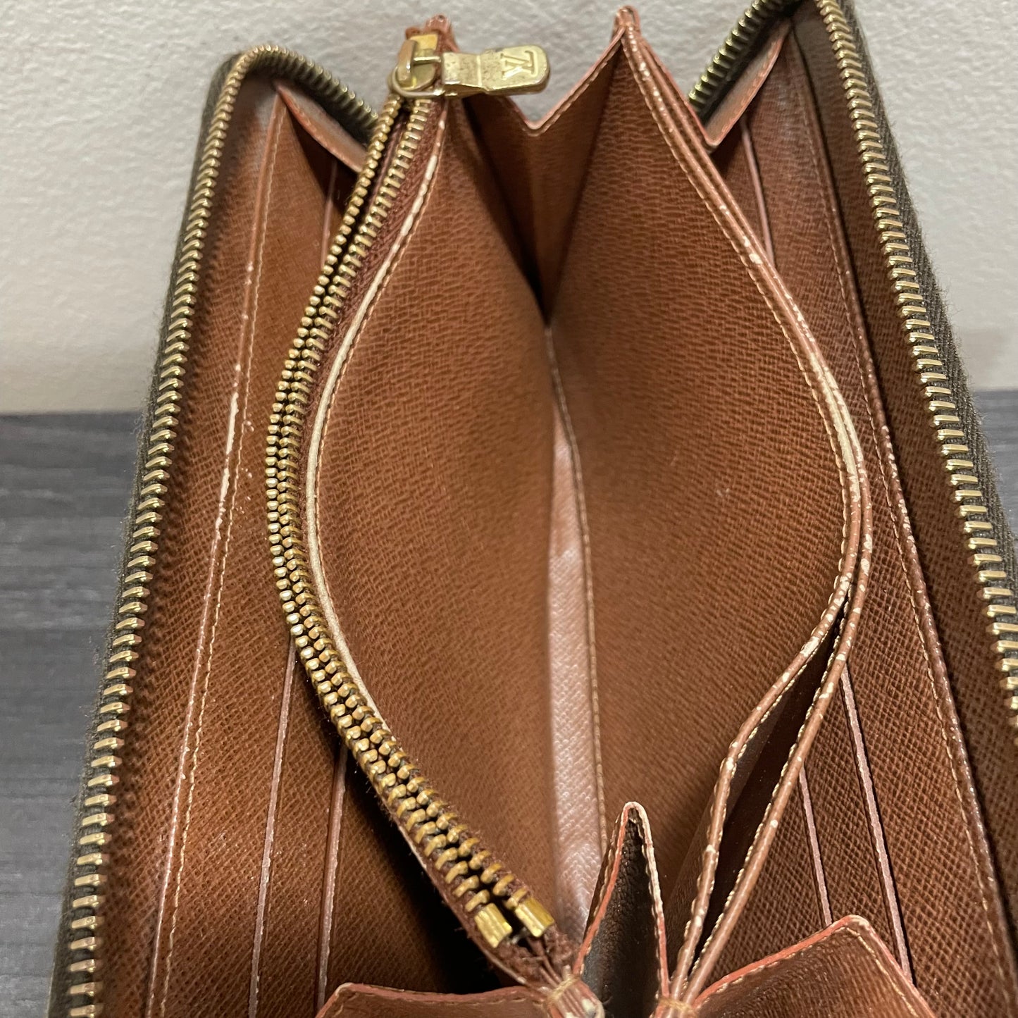 CLEARANCE Louis Vuitton Monogram Zippy Wallet