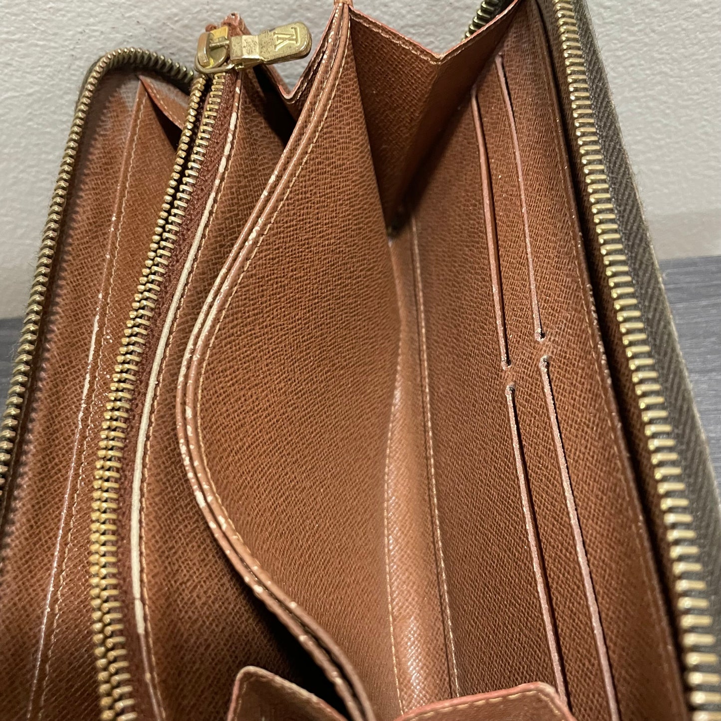CLEARANCE Louis Vuitton Monogram Zippy Wallet