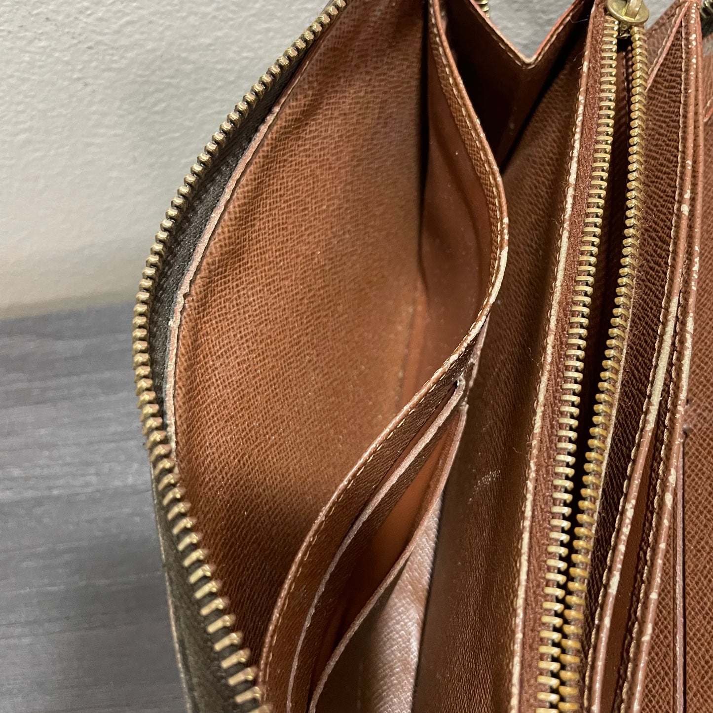 CLEARANCE Louis Vuitton Monogram Zippy Wallet