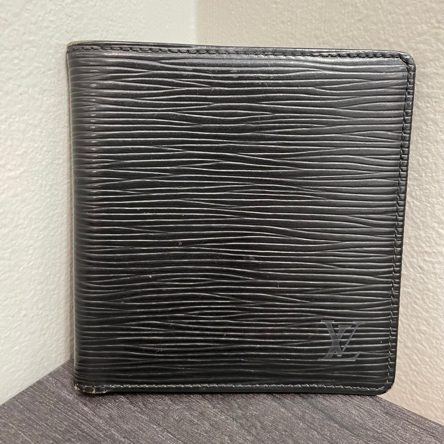 LOUIS VUITTON Black Men's Epi Wallet