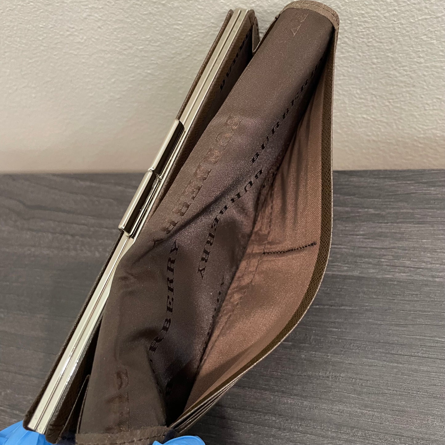 BURBERRY Canvas Brown Leather Wallet with Kiss Clasp