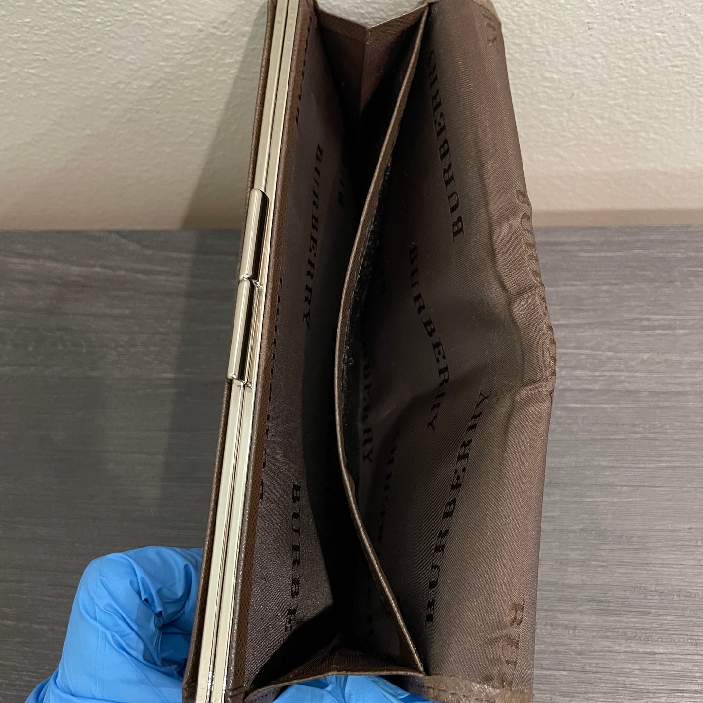 BURBERRY Canvas Brown Leather Wallet with Kiss Clasp