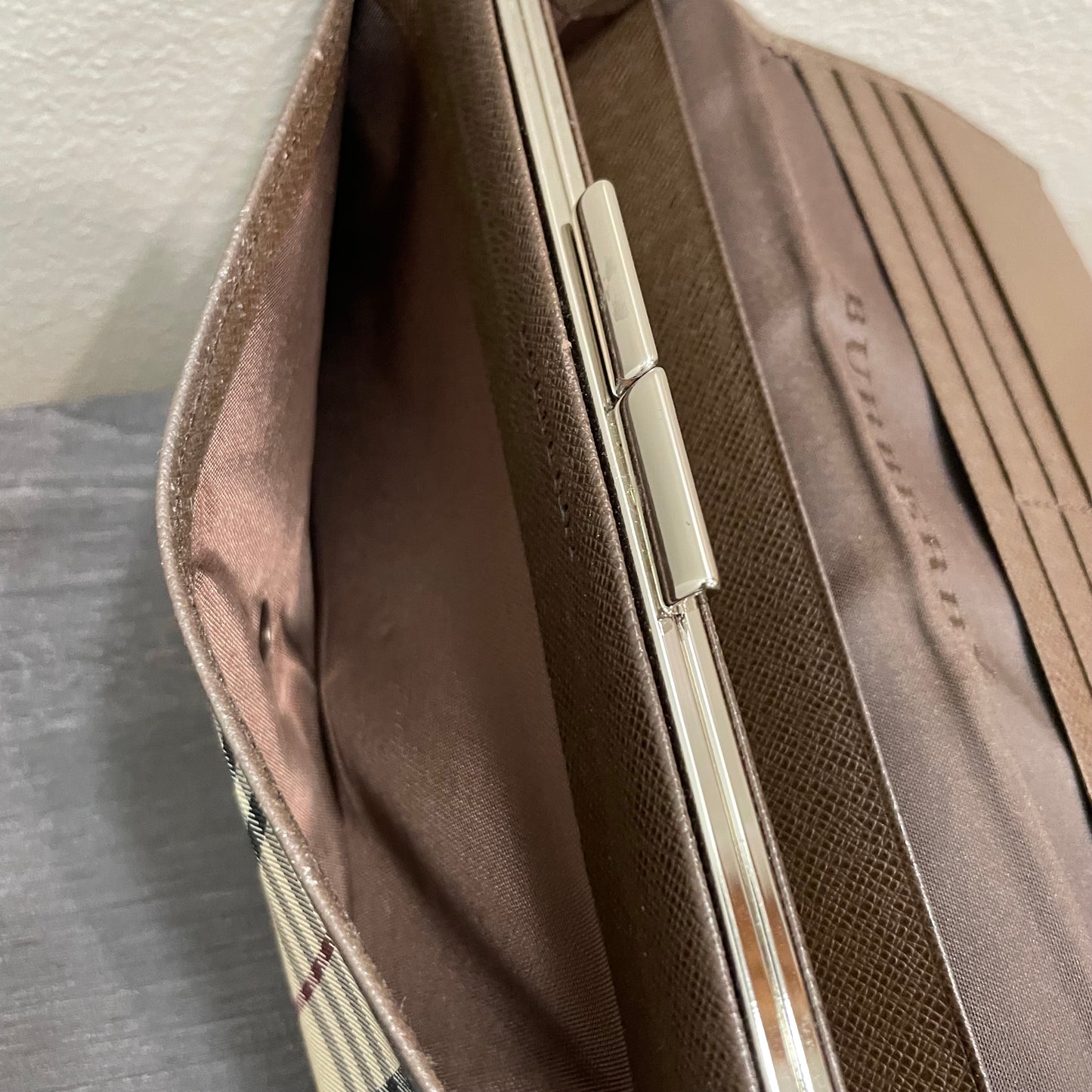 BURBERRY Canvas Brown Leather Wallet with Kiss Clasp