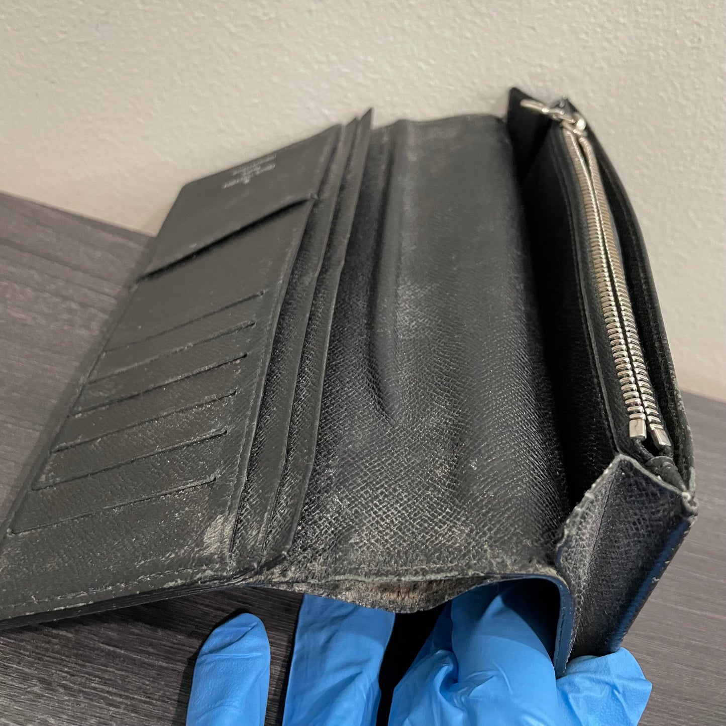 LOUIS VUITTON Damier Graphite Wallet