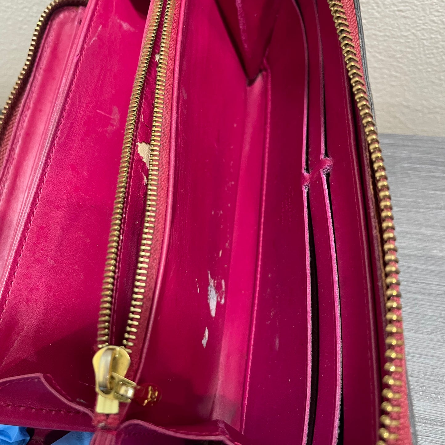 LOUIS VUITTON Vernis Red Zippy Wallet