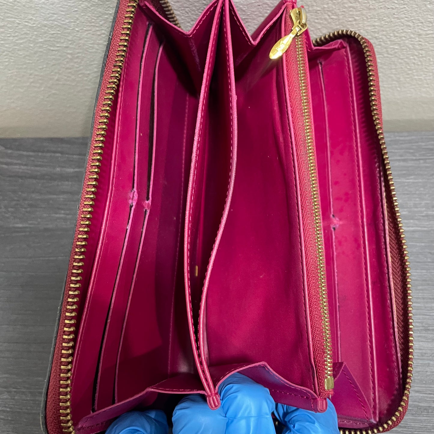 LOUIS VUITTON Vernis Red Zippy Wallet