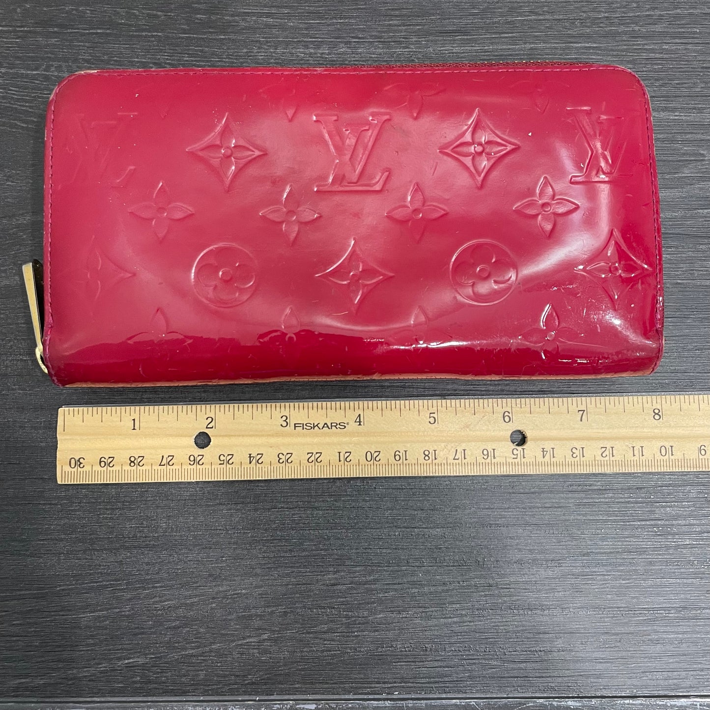 LOUIS VUITTON Vernis Red Zippy Wallet